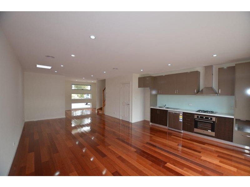 2/10 Greenham Street, Maidstone VIC 3012