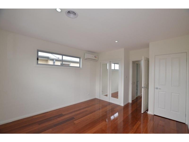 2/10 Greenham Street, Maidstone VIC 3012