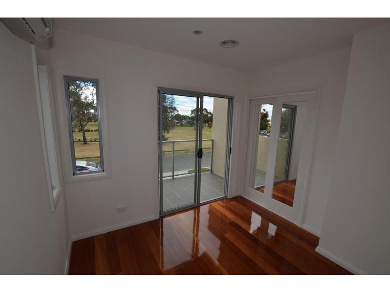 2/10 Greenham Street, Maidstone VIC 3012