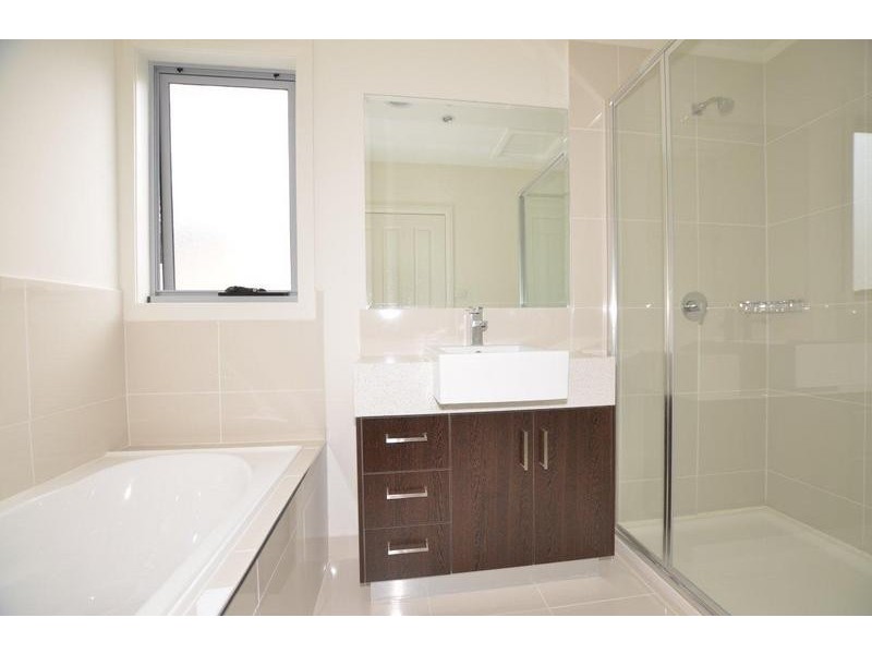 2/10 Greenham Street, Maidstone VIC 3012