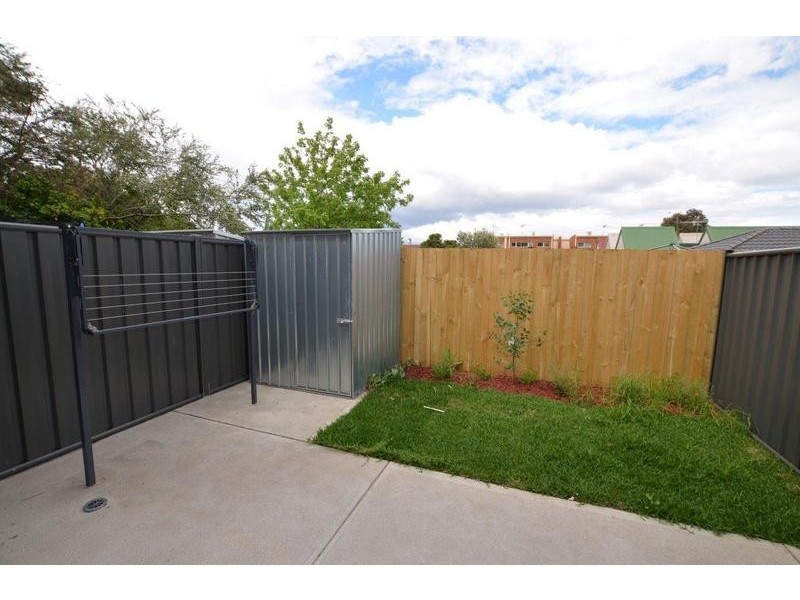 2/10 Greenham Street, Maidstone VIC 3012