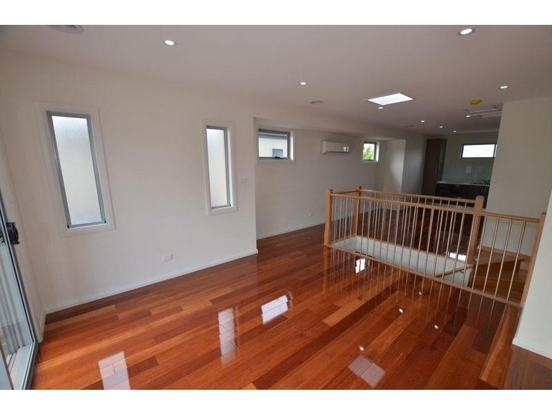 4/10 Greenham Street, Maidstone VIC 3012