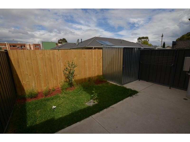 4/10 Greenham Street, Maidstone VIC 3012