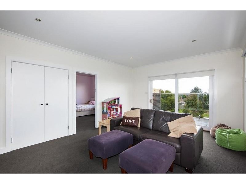 17 Robbs Road, West Footscray VIC 3012