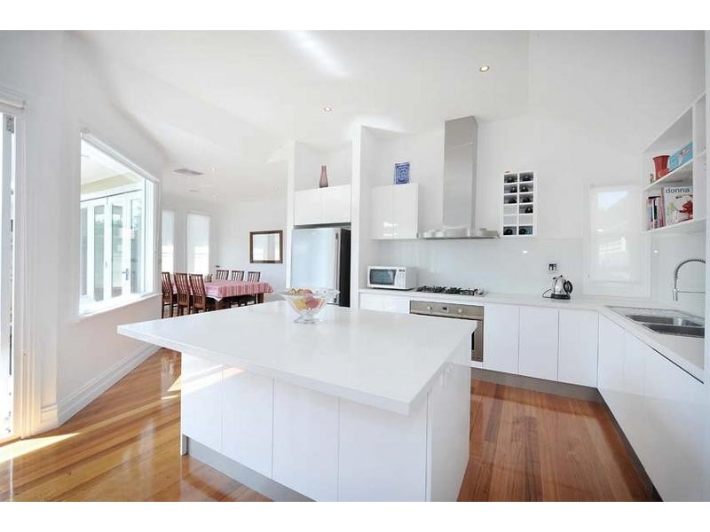 10 Chirnside Street, Kingsville VIC 3012