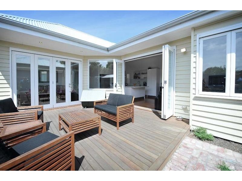 10 Chirnside Street, Kingsville VIC 3012