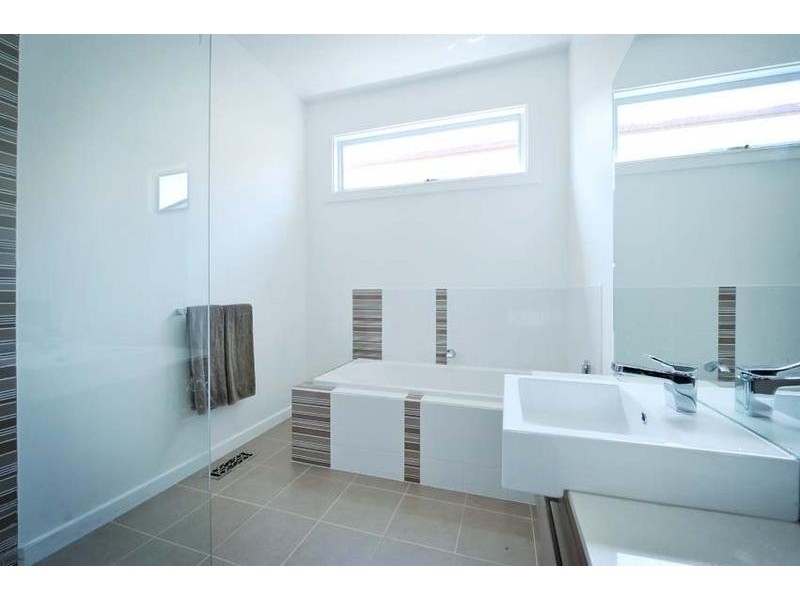 10 Chirnside Street, Kingsville VIC 3012