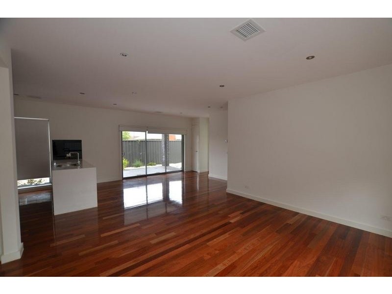 2/3 Montgomery Street, Maidstone VIC 3012