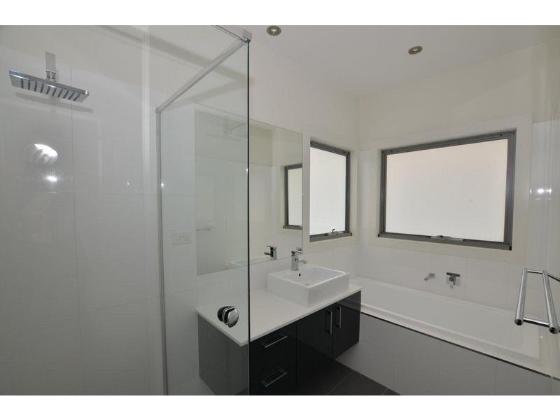 2/3 Montgomery Street, Maidstone VIC 3012