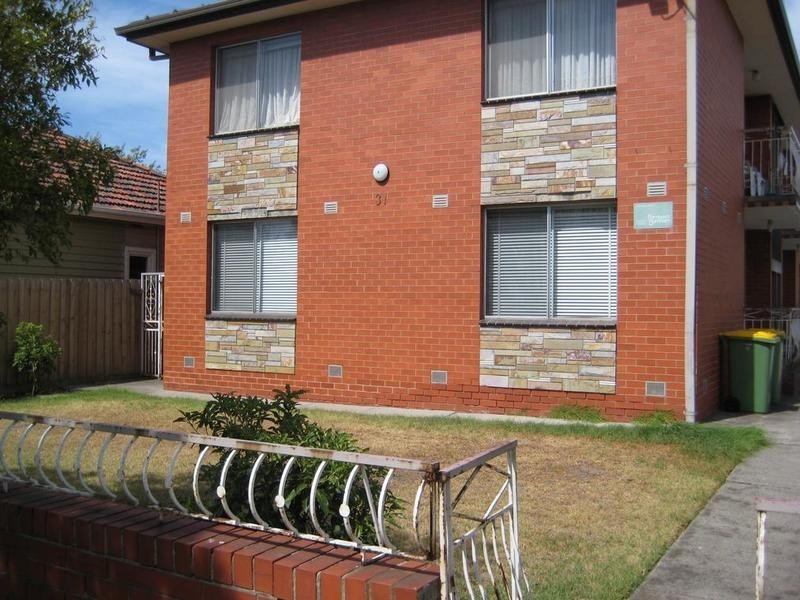 2/31 Hobbs Street, Seddon VIC 3011