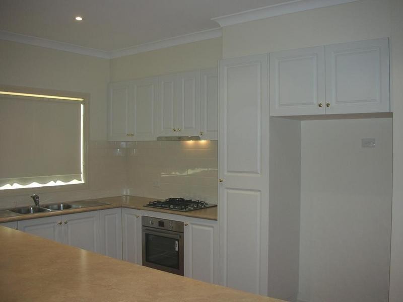 2/29 Commercial Street, Maidstone VIC 3012