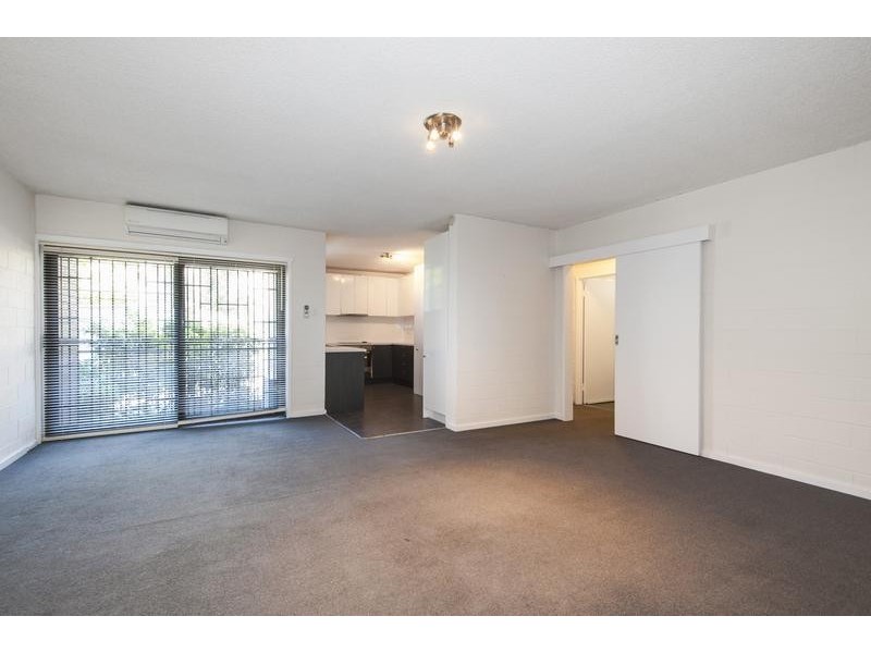 2/245-249 Nicholson Street, Seddon VIC 3011
