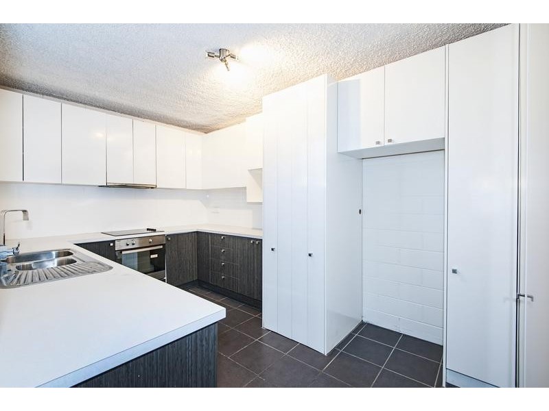 2/245-249 Nicholson Street, Seddon VIC 3011