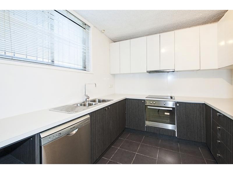 2/245-249 Nicholson Street, Seddon VIC 3011