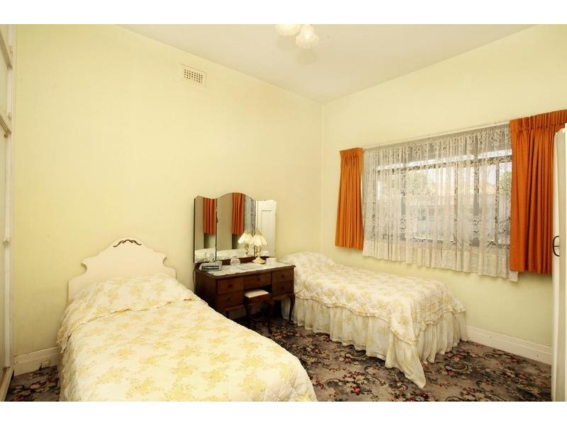 82 Coronation Street, Kingsville VIC 3012