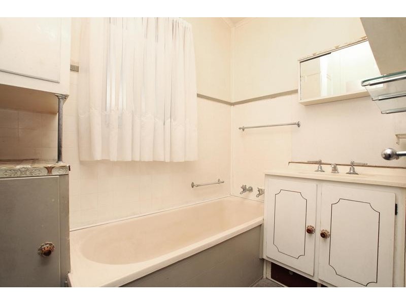 82 Coronation Street, Kingsville VIC 3012