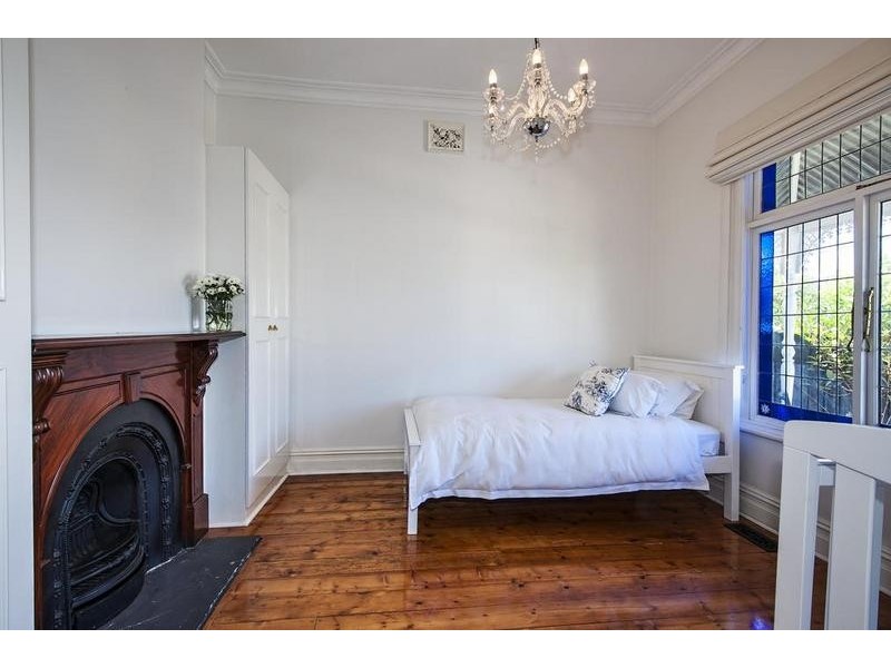 18 Empress Avenue, Kingsville VIC 3012