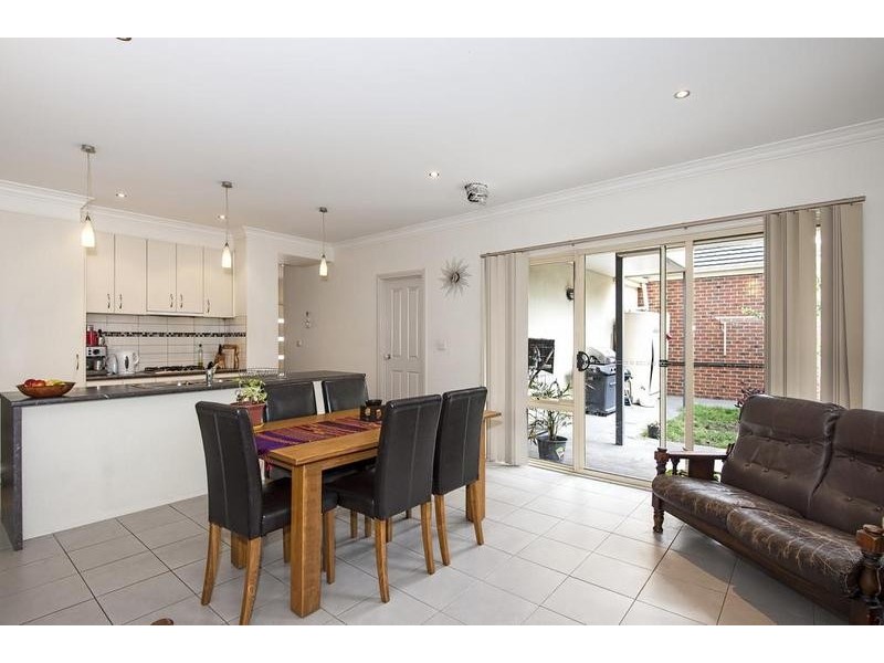 2/14 Omar Street, Maidstone VIC 3012
