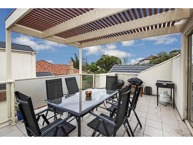 2/14 Omar Street, Maidstone VIC 3012