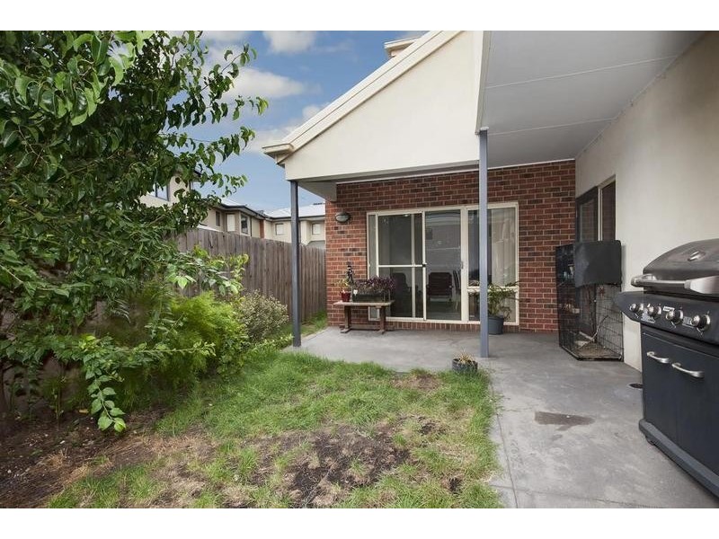2/14 Omar Street, Maidstone VIC 3012
