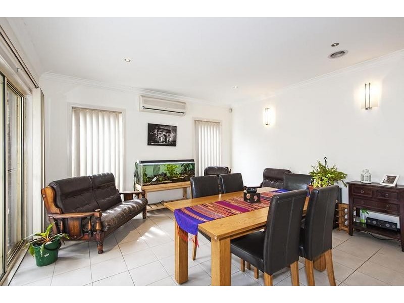 2/14 Omar Street, Maidstone VIC 3012
