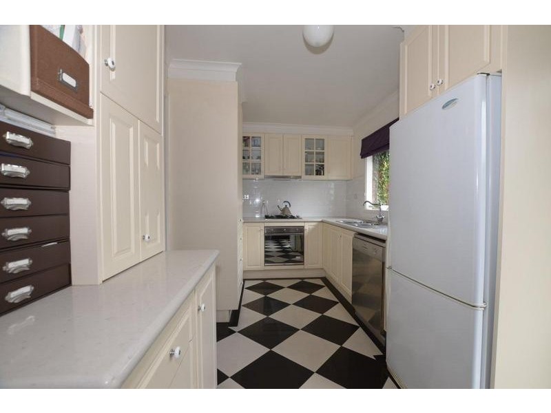 2/98 Summerhill Road, West Footscray VIC 3012