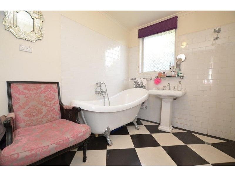 2/98 Summerhill Road, West Footscray VIC 3012