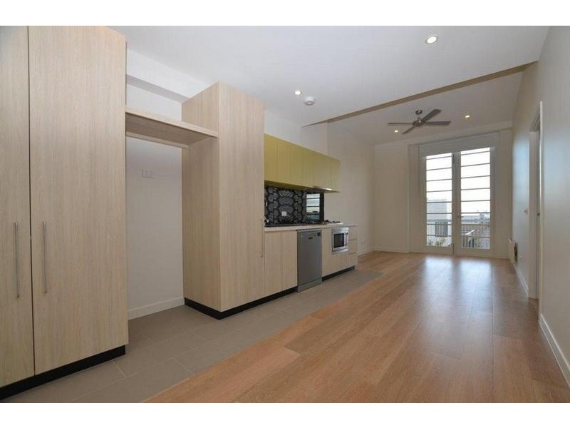 102/64 Cross Street, Footscray VIC 3011