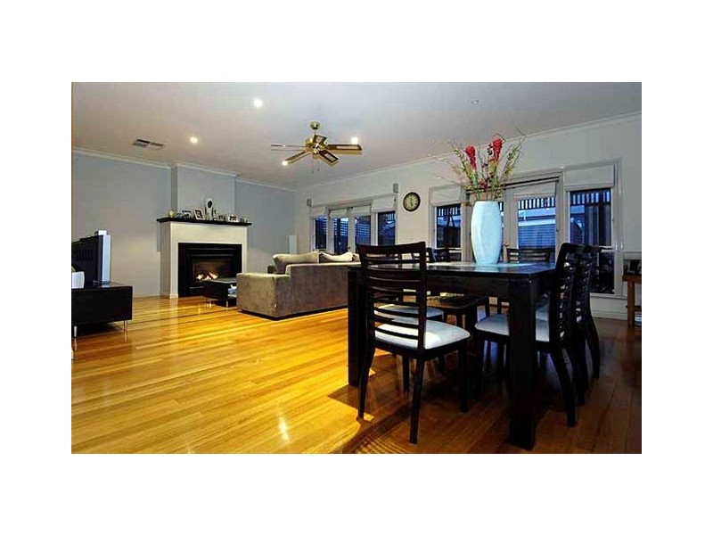 13 Queensville Street, Kingsville VIC 3012