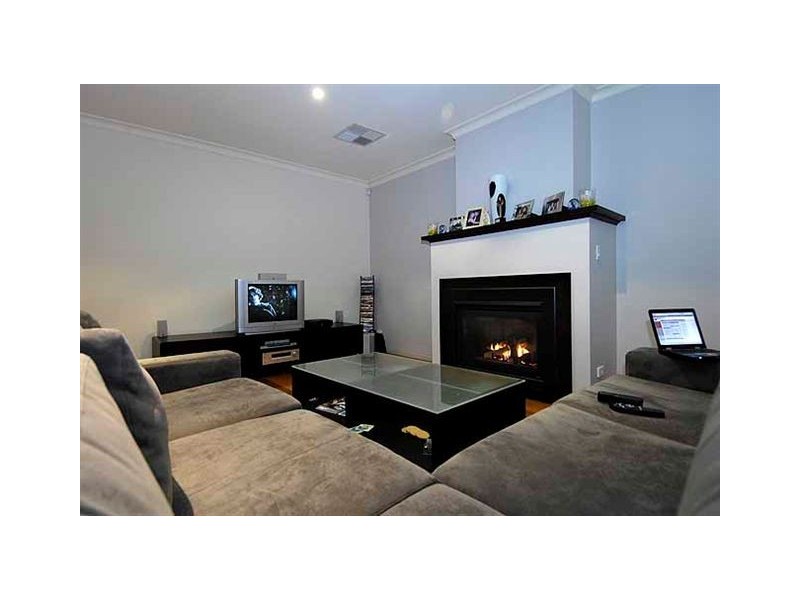 13 Queensville Street, Kingsville VIC 3012