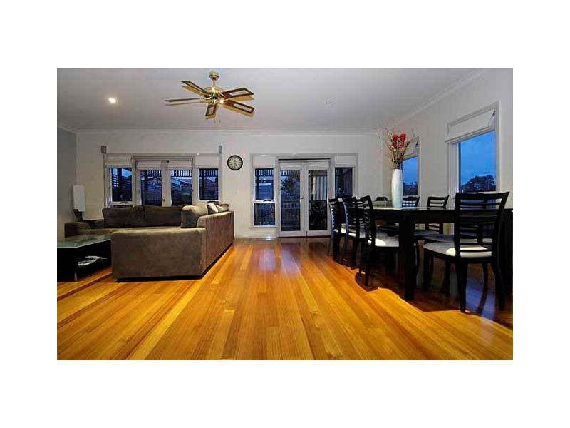 13 Queensville Street, Kingsville VIC 3012