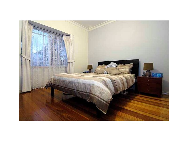 13 Queensville Street, Kingsville VIC 3012