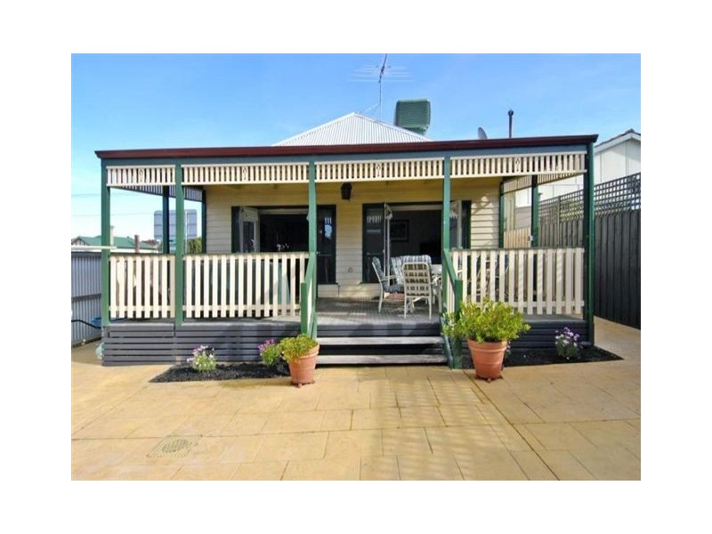 13 Queensville Street, Kingsville VIC 3012