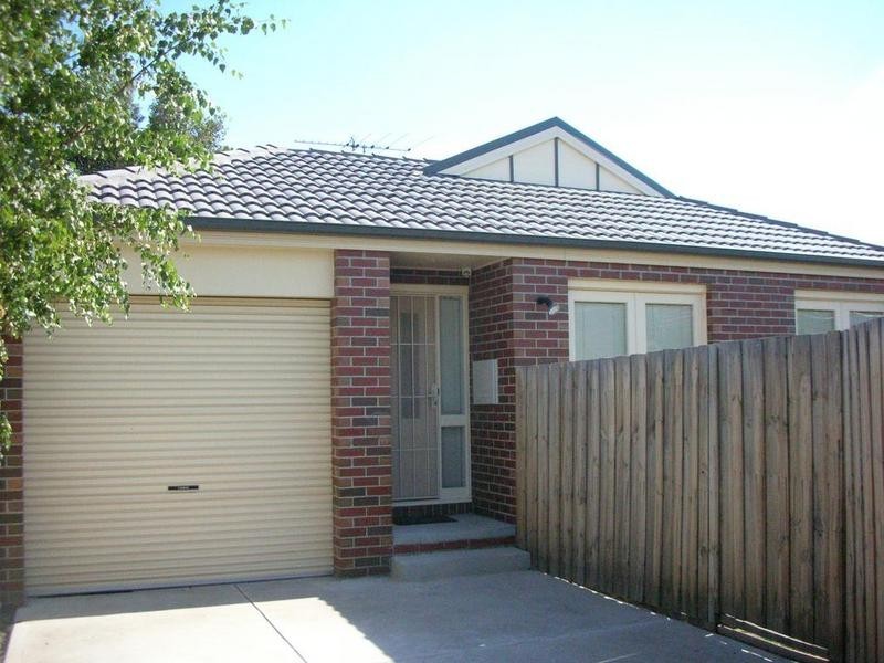 2/5 Madden Street, Maidstone VIC 3012