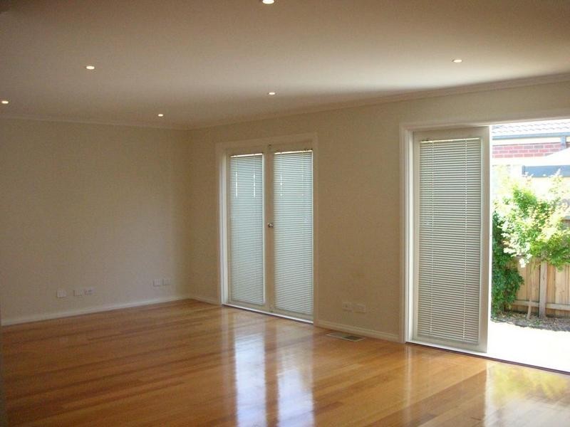 2/5 Madden Street, Maidstone VIC 3012