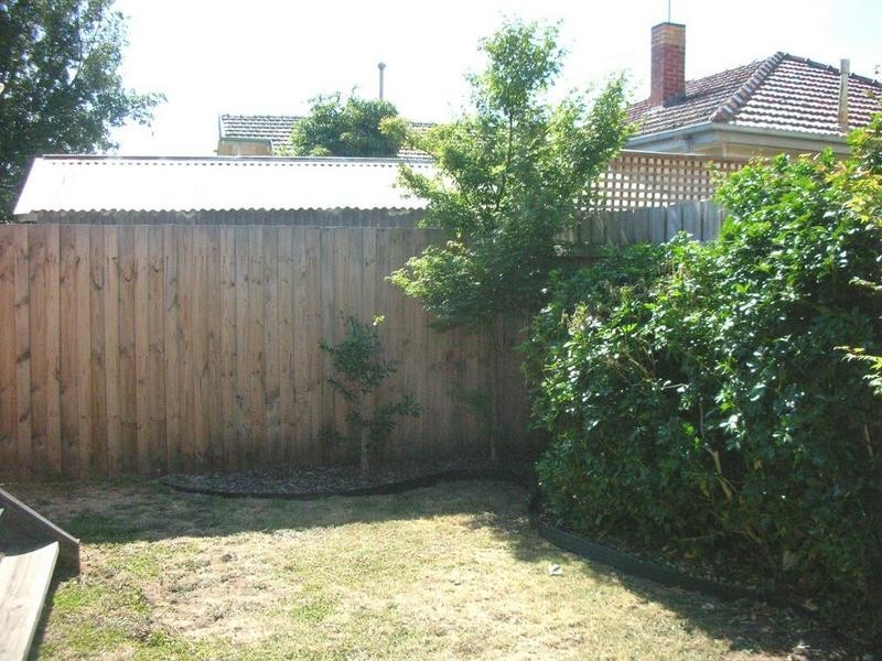 2/5 Madden Street, Maidstone VIC 3012