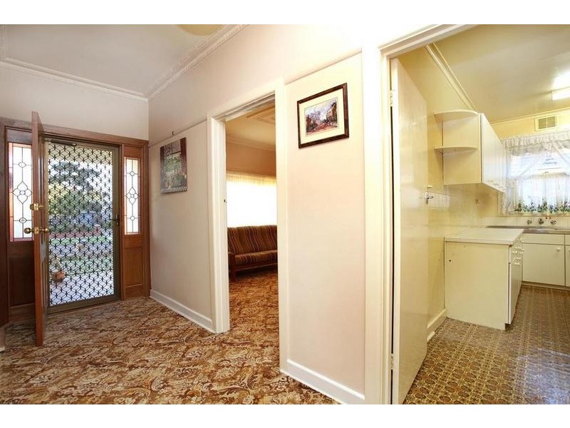 15 Dunedin Street, Maidstone VIC 3012