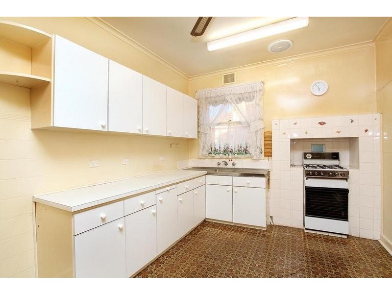 15 Dunedin Street, Maidstone VIC 3012