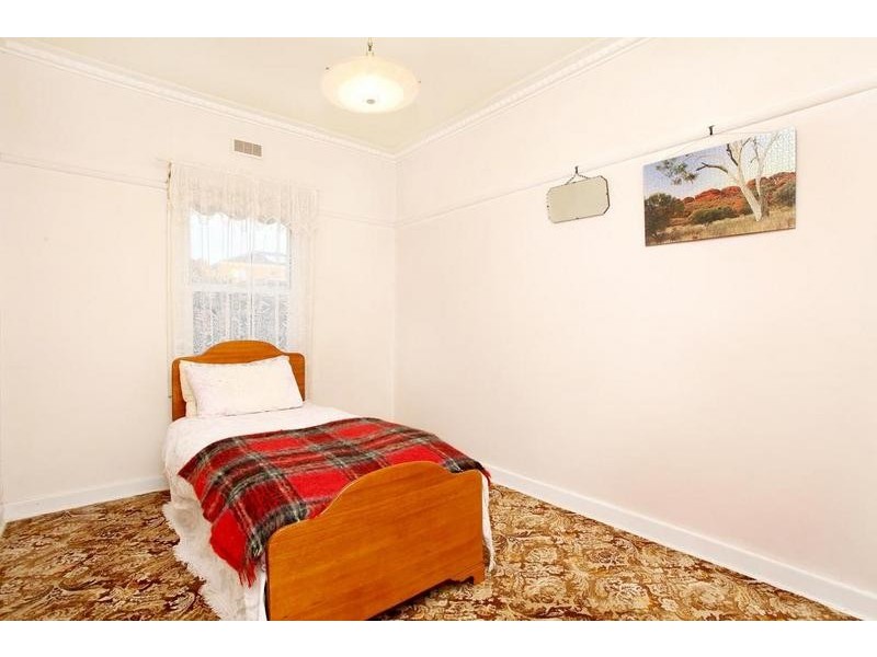 15 Dunedin Street, Maidstone VIC 3012