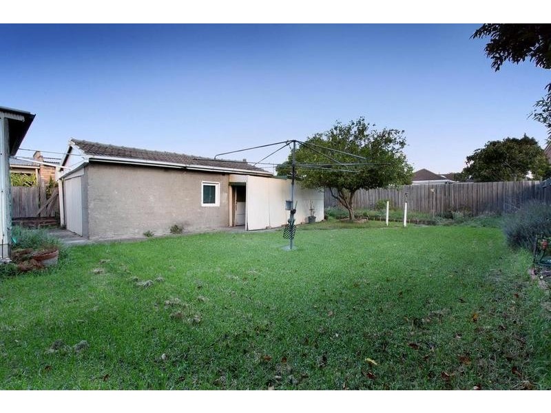 15 Dunedin Street, Maidstone VIC 3012