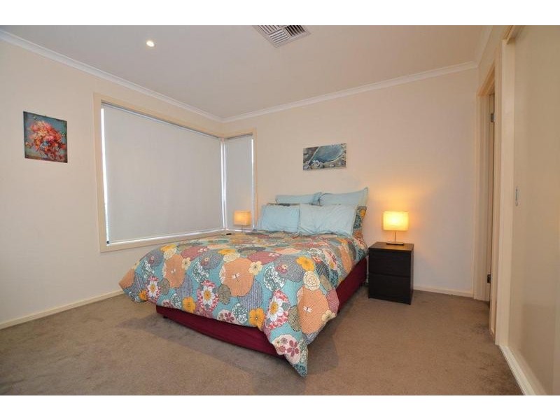 2/53 Kyle Road, Altona North VIC 3025