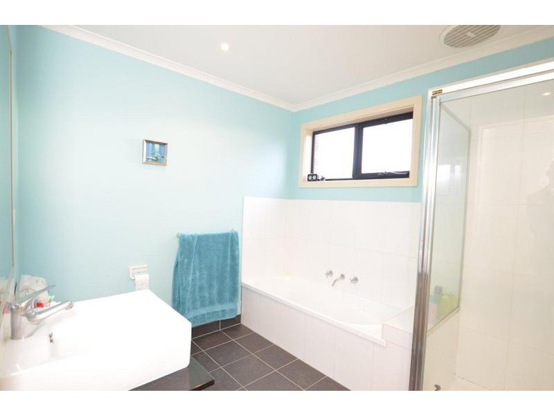 2/53 Kyle Road, Altona North VIC 3025