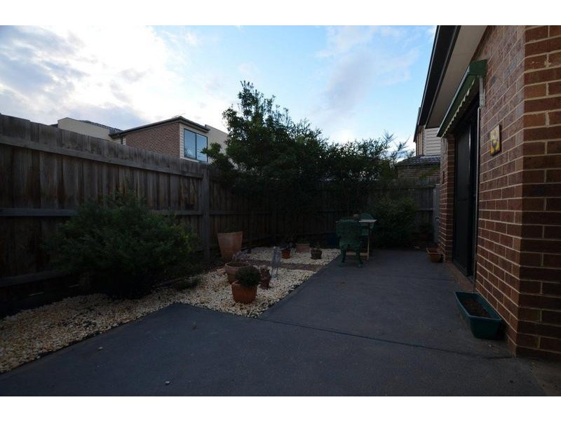 2/53 Kyle Road, Altona North VIC 3025