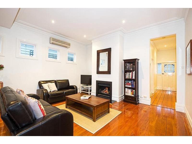 62 Queensville Street, Kingsville VIC 3012