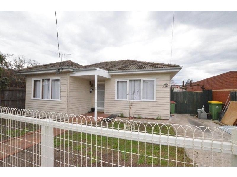 2 Burns Street, Maidstone VIC 3012