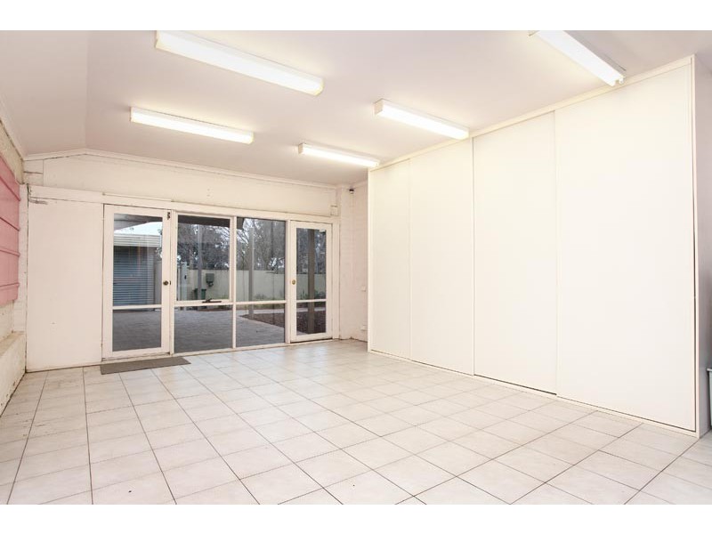 15 Ballarat Road, Footscray VIC 3011