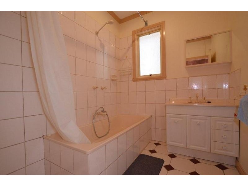 1/4A Austin Crescent East, Yarraville VIC 3013