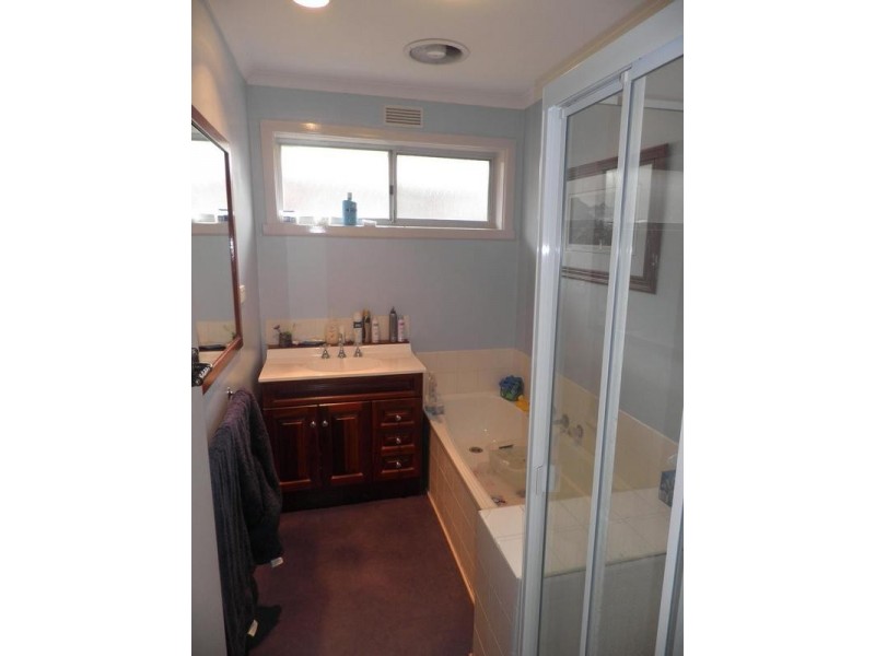 2/145 Essex Street, West Footscray VIC 3012