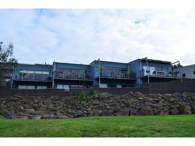 8 Levien Lane, Footscray VIC 3011