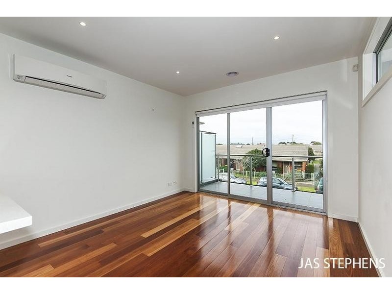 5 Desmond Street, Maidstone VIC 3012